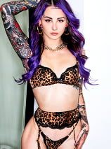 Valerica Steele